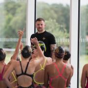 Adam Peaty teaching young swimmers at the Winchester AP Race Clinic