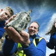 Archaeologist Paul McCulloch shows Beaufort School pupils Sky Mitchell and Maya Berglin some of the finds on the Barton Farm development