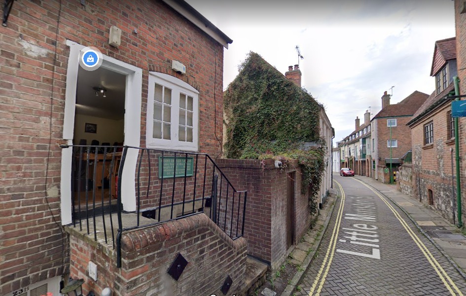 Geoff Denyer's violin business leaves Winchester - Vimarsana News