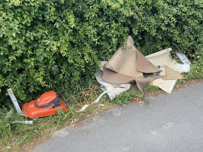 Fly-tipping in New Road, Swanmore