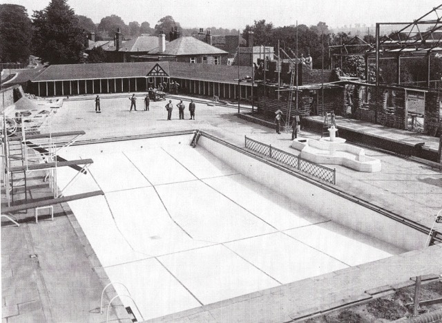 Winchester Lido on Worthy Lane in the 1930s. The changing rooms in the background is now the St John headquarters and the pool area is a car park. Picture credit Hampshire Record Archives 