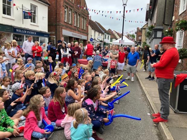 Hampshire Chronicle: Entertainers in High Street, Bishop's Waltham