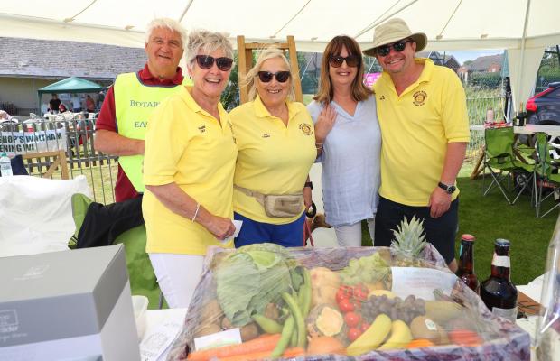 Hampshire Chronicle: Bishops Waltham Carnival 2022. The Rotary Club running the raffle. Credit: Stuart Martin Photography