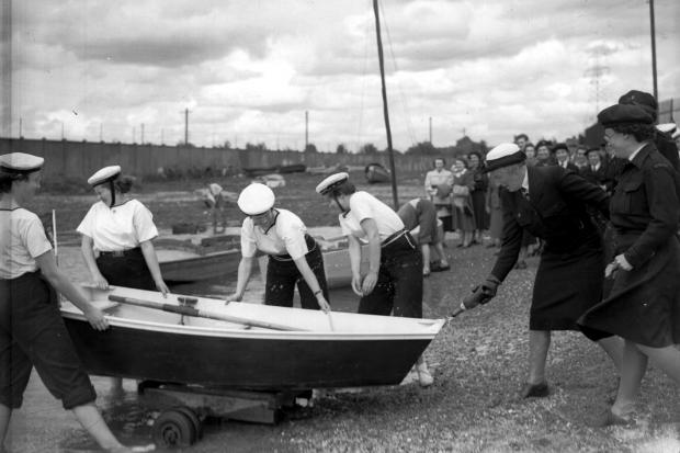 Sea Rangers launch new dinghy. 12th May 1952. © THE SOUTHERN DAILY ECHO ARCHIVES.  Ref - 1293a