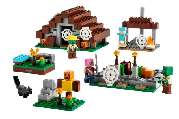 Hampshire Chronicle: LEGO® Minecraft® The Abandoned Village. Credit: LEGO