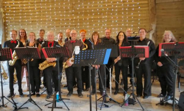 Hampshire Chronicle: The Kasbah Swing Band get ready to play